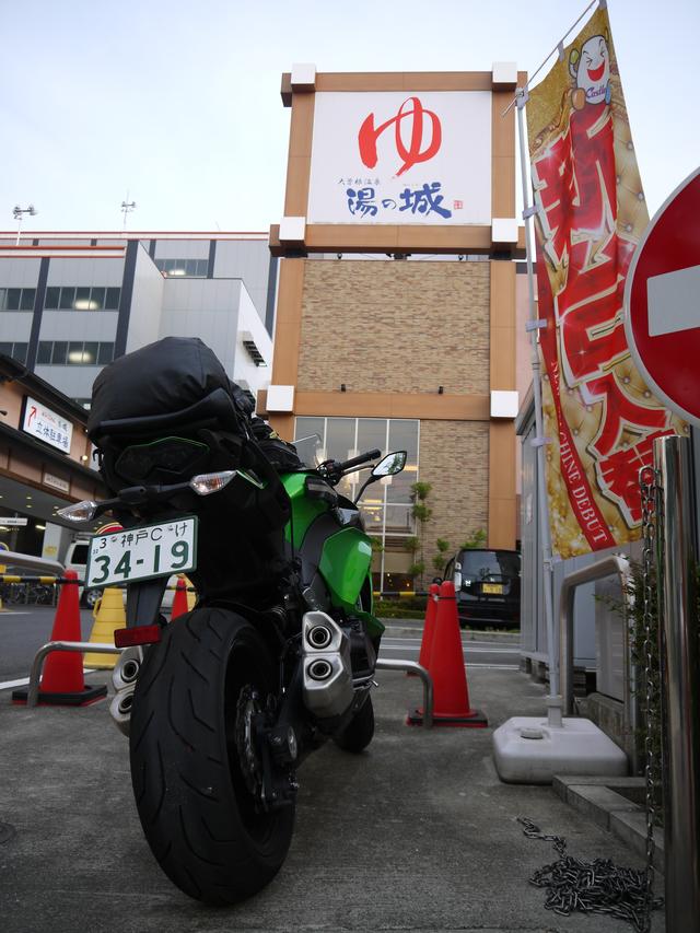 画像1: 全くのフリーデイなので、大相撲の名古屋場所が開かれる愛知県へIN! 場所前でしたが、春日野部屋の宿舎となっている春日井市の八幡神社へ。その夜、竹縄親方(元・栃乃洋関)と三保ヶ関親方(元・栃栄関)と春日井の街に漕ぎ出たのでありました。