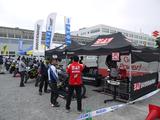 画像1: Vストローム650オーナーの、ジャーナリストのノア・セレンさん。当日は、新型のVストローム250にて会場に駆けつけた!