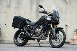 画像: 写真のスクリーンはSTDですが、販売車両は欧州ホンダ純正のスモークスクリーンを装備。