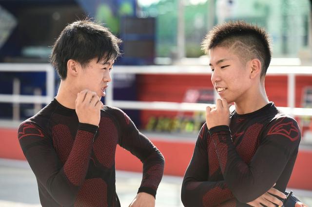 画像: 左が小椋、右が真崎 今年の初めに比べても、顔つきが大人っぽくなってきたなぁ…