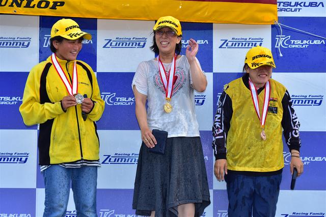 画像: レディスライダー総合トップ3 1位・本間君枝(C1級) 2位・中嶋ちはる(C1級) 3位・伊藤華子(C1級)