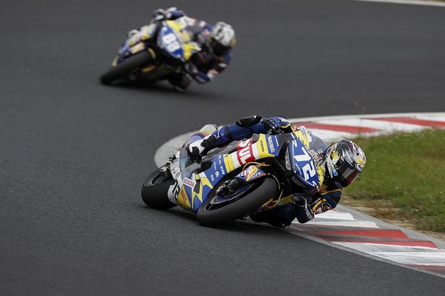 画像: レース序盤から2-3番手につけたモリワキの高橋裕紀&清成龍一 清成は周回ごとにポジションを落としましたが、高橋は最後まで耐えての3位入賞! 高橋はJSB1000クラス初表彰台、ピレリタイヤ装着車もJSB1000クラス初表彰台、モリワキはチョー久々の表彰台登壇です