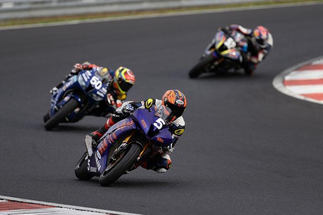 画像: 終始レースをリードした前田。絶好調の國峰は前田の前でフィニッシュしておきたかった!