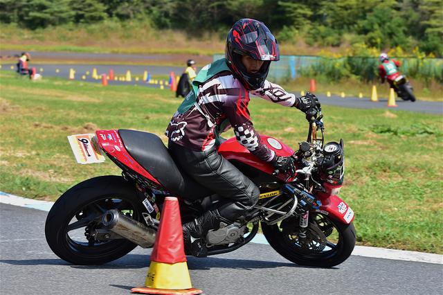 画像: C1級4位・藤澤選手&VTR250 1分47秒877
