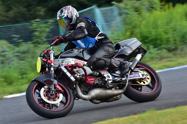 画像: B級28位・富屋選手&NSR250R 2分07秒618