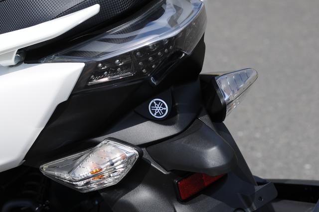 画像: 今回、ヘッドライトはLED化されたが、ウインカーやテールランプは現行モデルからLEDを採用している。
