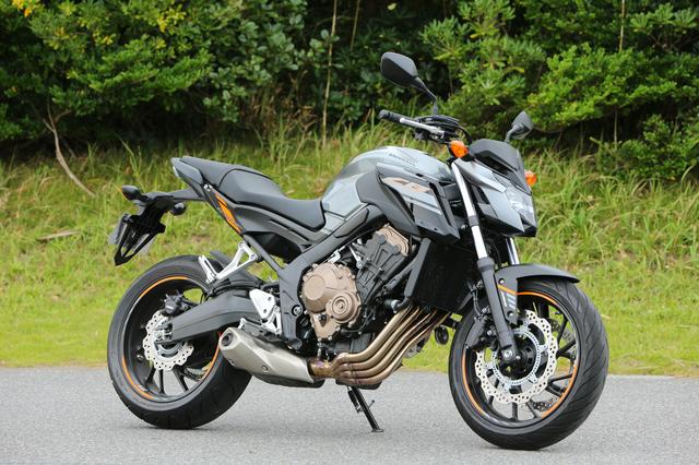 画像: HONDA CB650F ■価格:92万3400円 「タンクのニーグリップしやすい感じや、上で休める感じもいいんですけど、えぐり部分がつかめる感じが好きです。ホイールの形とブレーキのバランスというか、形もなんだか好きでした。」(梅本)