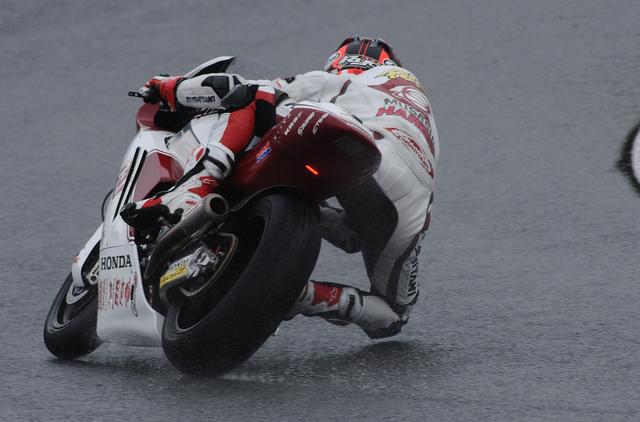 画像: 初めてのフレーム、初めてのタイヤ、そして雨 水野には2重3重の試練が襲い掛かりました