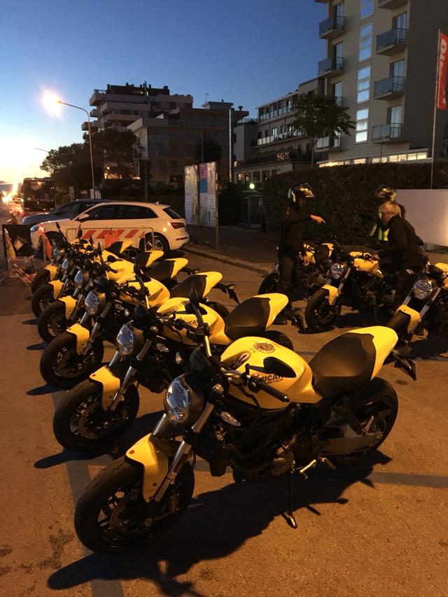 画像1: 新型DUCATI モンスター821の試乗会がイタリアで開催中!