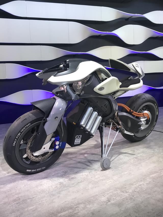 画像1: 【TMS2017】未来を感じさせる知的モーターサイクル