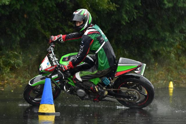 画像: C1級8位 岡野 哲選手&VTR250 1分57秒979