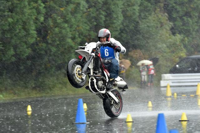 画像: B級12位 佐藤恵一選手&SM450R 1分53秒210