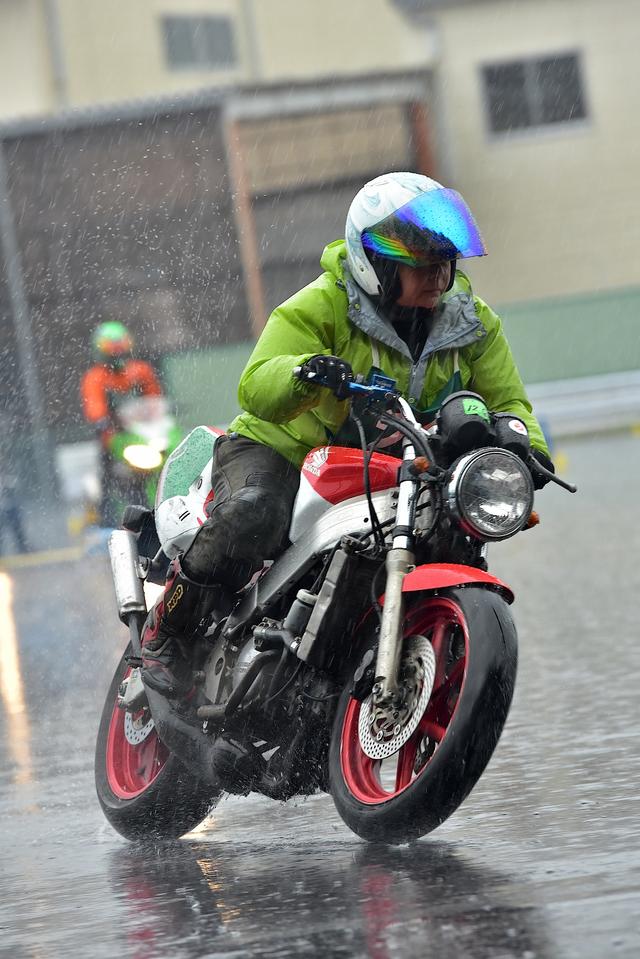 画像: C2級20位 池田麻希子選手&NSR250R 2分06秒994