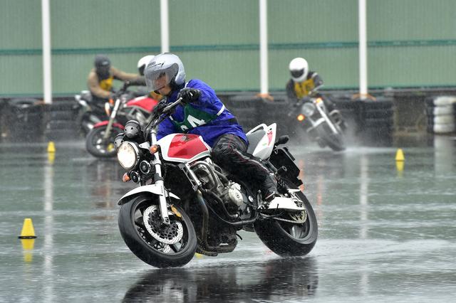 画像: C2級10位 加賀進一選手&CB1300SF 2分00秒010