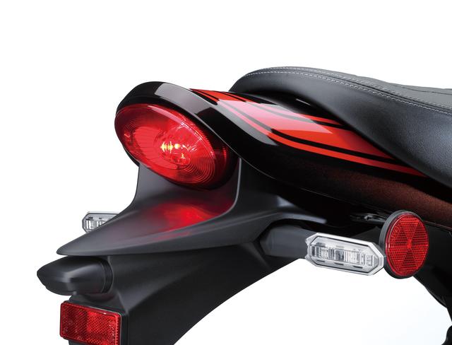 画像: オーバルレンズ採用で、Z1を彷彿とさせるレトロモダンな形状のLEDテールランプ。発光にもこだわり、ひとつの大光量LEDバルブを面発光させる手法を選択。被視認性にも優れる。