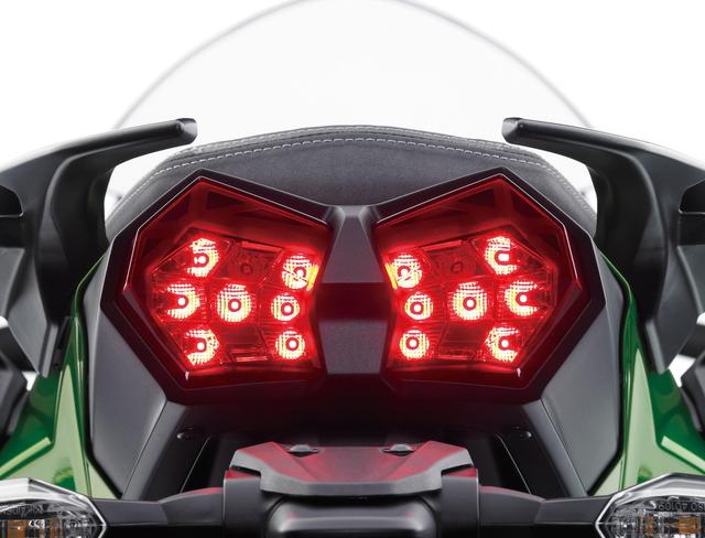 画像2: LEDコーナリングランプ、大型スクリーン、 クルーズコントロールなどツアラー機能も充実。
