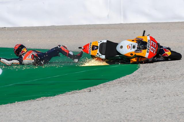 画像: 予選までは転ぶマルケス しかし、転倒だけは許されない最終戦でもやるかね、この男は…