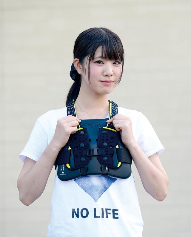 画像: 女性用は現在のところ一体型のみ。ボタンタイプのTRV063(税込み1万1880円)とベルトタイプのTRV064(税込み1万4580円)が用意されている。女性の体形に合わせた形状で装着感に優れることが特徴だ。