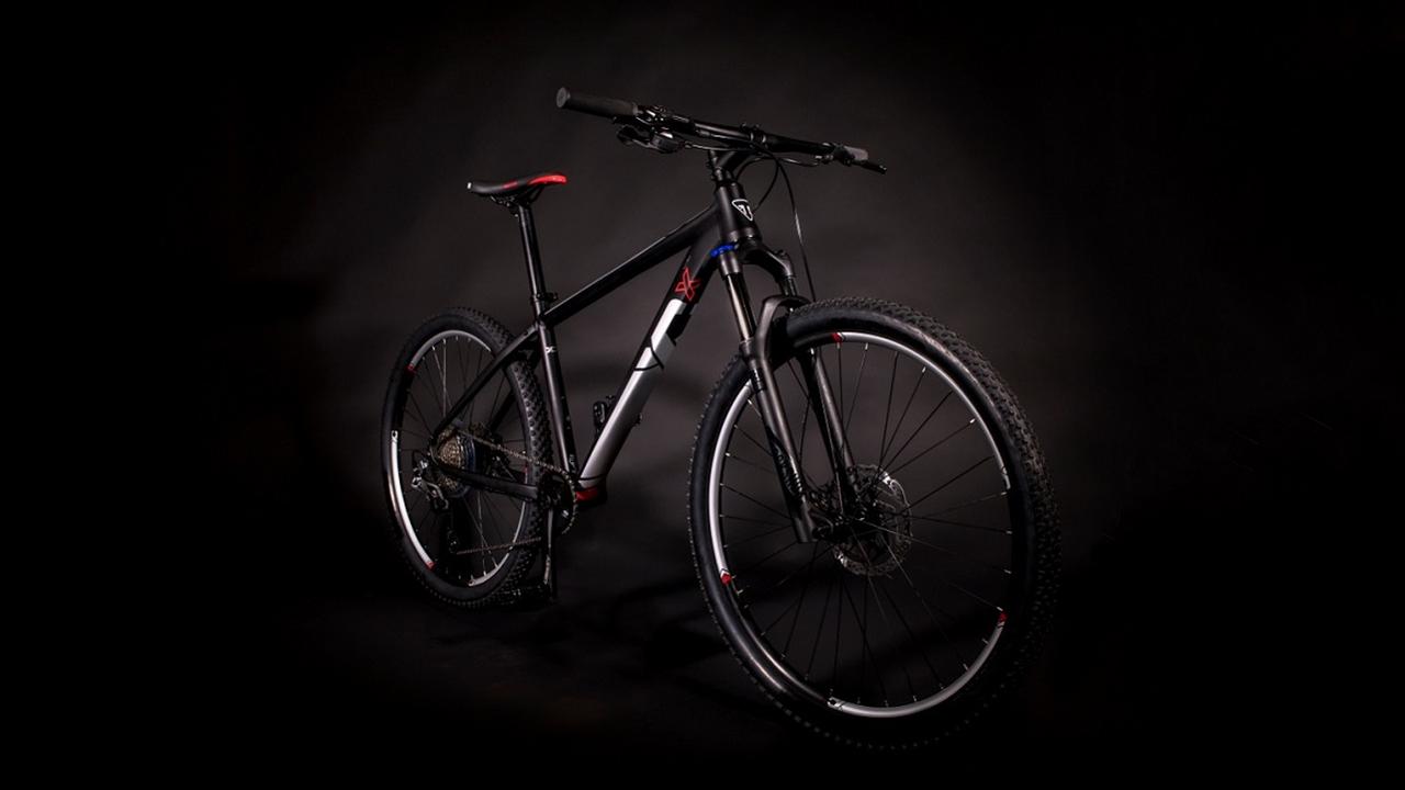 きりみちゃん【トライアンフTRIUMPH XCx MOUNTAINBIKE あのトライアンフが自転車を発売！｜Motor-Fan[モーターファン]