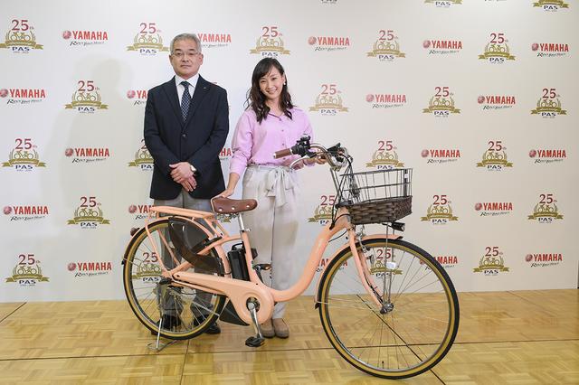 画像: ヤマハ発動機株式会社 ビークル&ソリューション事業本部 SPV事業部 事業部長の砂川 光義さんと、藤本美貴さん。