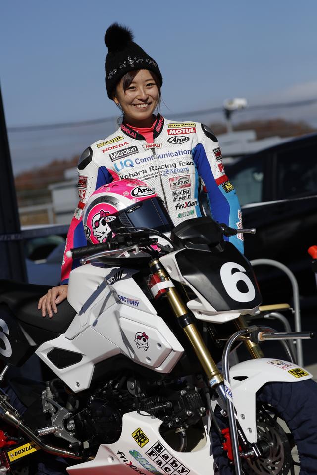 画像: 「HRC GROM Cup グランドチャンピオンシップ2017」にゲスト参加した岡崎選手。わずかな走行時間で本番レースに臨んだ岡崎選手でしたが、グロムならではの面白さも発見したようです。そんな岡崎さんのレポートは12月27日発売のオートバイ2月号で掲載予定です!