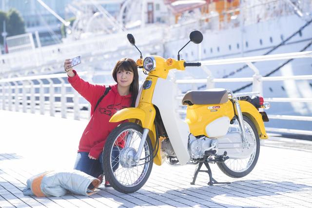 画像2: 梅ちゃん、 初めてスーパーカブに乗る!