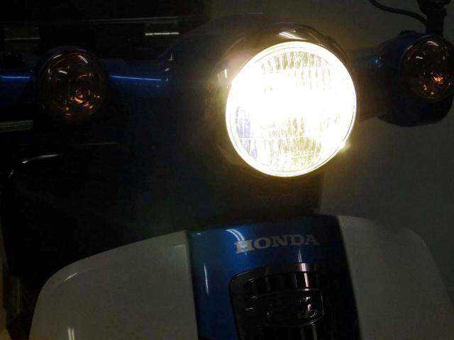 画像: LEDクラシカルヘッドライトkit 3000ケルビン 写真だとちょっとわかりにくいが、少々黄色っぽい色です。