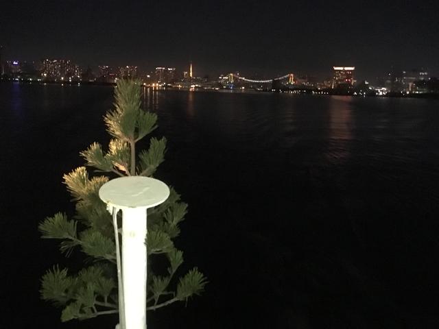 画像: 船内はお正月ムード