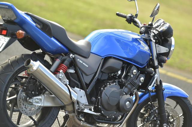 画像: 今日はCB400SFとXSR700の2台を試乗したけど、乗り換えた瞬間にすごく安心した顔をしてたもんね(笑)。