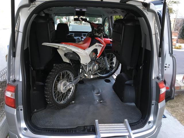 画像: 自家用車、5ナンバーのステップワゴンです 積んでリアを振って対角線に置けばラクラク入ります^^