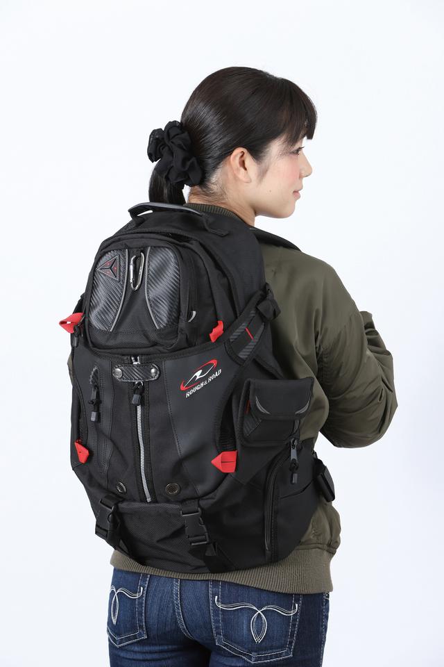 画像: ハードなオフロードライダーの定番となっているアタックザック。同社の創世記に登場し、改良に改良を重ね、現在の製品は8代目というだけに実用性は群を抜いている。