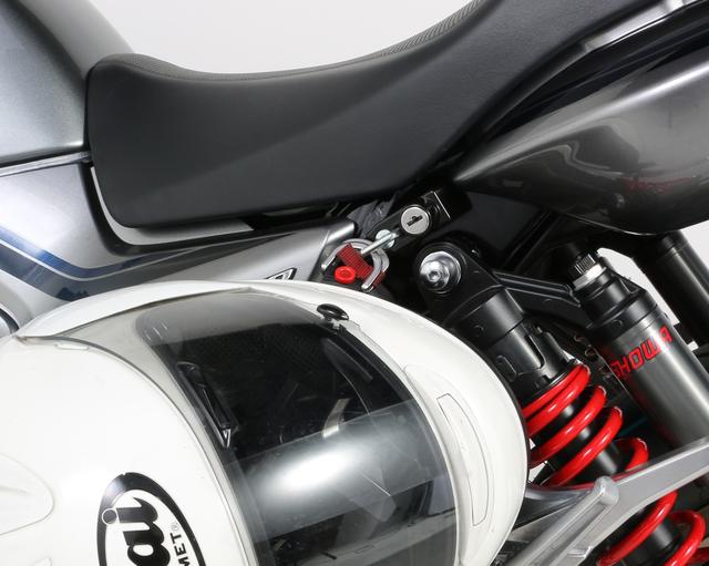 画像1: CB1300SF/SBにヘルメットホルダー増設でタンデム時の利便性もアップする