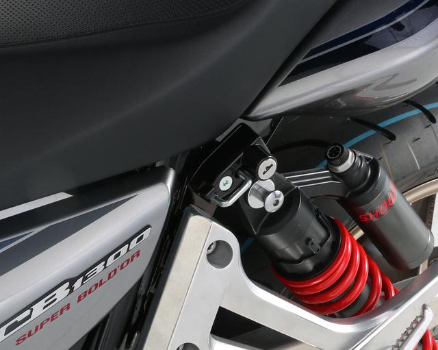 画像2: CB1300SF/SBにヘルメットホルダー増設でタンデム時の利便性もアップする