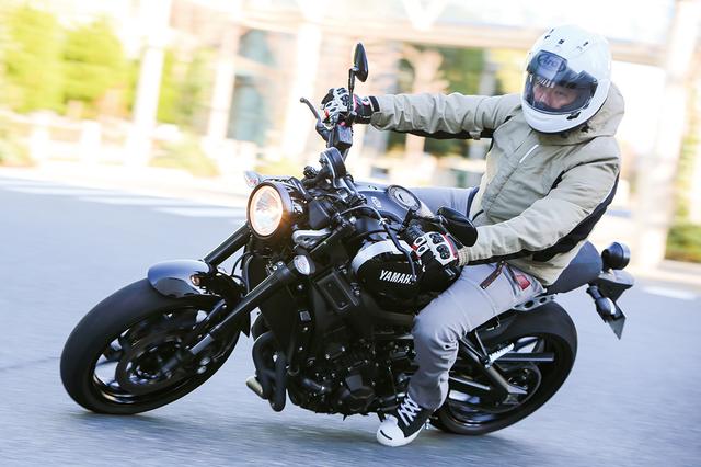画像: YAMAHA XSR900 ABS SPECIFICATIONS ●エンジン形式:水冷4ストDOHC4バルブ並列3気筒●総排気量:845cc●最高出力:116PS/10000rom●最大トルク:8.9kg-m/8500rpm●車両重量:195kg●燃料タンク容量:14L●タイヤサイズ(前・後):120/70ZR17・180/55ZR17■価格:104万2200円