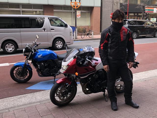 画像: 伊藤真一さん、完全防寒。ジャケットの中に3枚着てるとか!? 伊藤さんがお住いの仙台の方が寒いと思うんですけど…さすがに抜かりがありません。