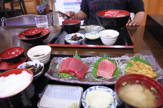画像: 大間崎でマグロを食しました。雲丹が美味でした。栗原くん、ありがとうございました!
