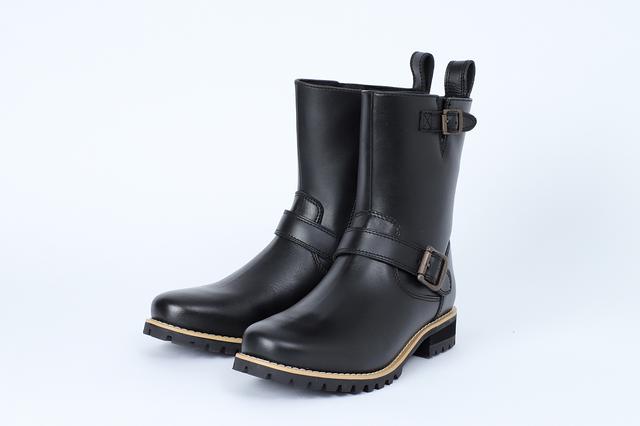 画像: 税込でも1万6200円! 牛革を使ってこのお値段は、かなりお買い得だと思います。