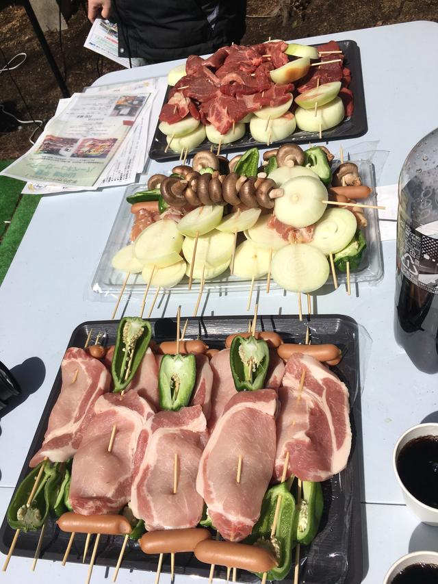 画像: 牛、鶏、豚の串刺しのお肉に、海鮮物もたくさんありました(*´ω`*)