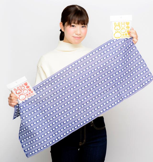 画像: 今回は好評の『うさ絞り手ぬぐい』と『オリジナルステッカー』に加え、 『カス虎・ロードサイン缶バッヂ』が新登場!