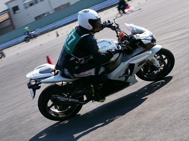 画像: C1級28位 藤原淳司選手&GSX-R1000 1分41秒777