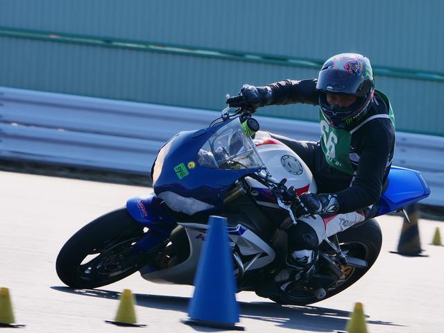 画像: C1級1位 榎明選手&CBR1000RR 1分33秒527