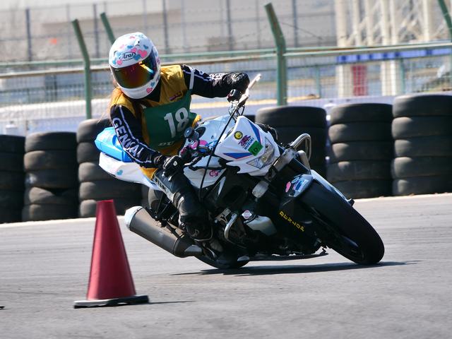 画像: C2級18位 井上百花選手&GSX-R1000 1分43秒790