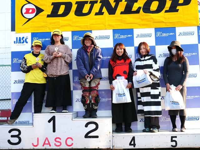 画像: レディース総合/1位・本間君枝(C1) 2位・荒木真美(C1) 3位・伊藤華子(C1) 4位・木津谷香織(C2) 5位・山内沙世(C1) 6位・高橋佳子(C2)