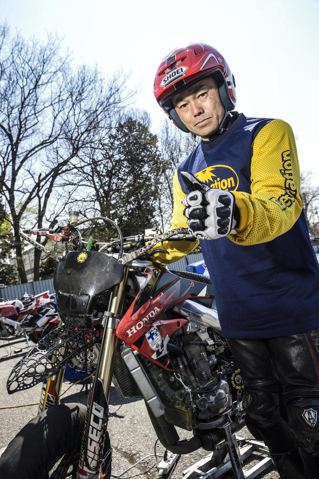 画像1: 「『このオッサンたちスゲエ!』って思わせたい」 モタード一筋のベテラントップライダー【吉野 昇】