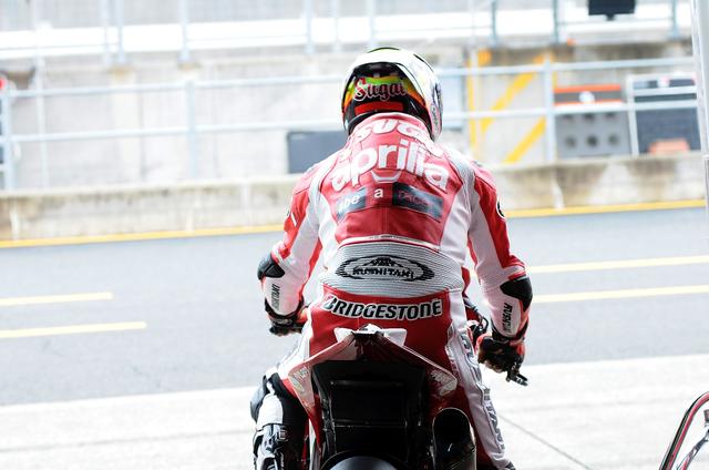 画像: チームスガイは引き続き唯一のアプリリアRSV4での参戦! たくさんバイクあると面白いもんね、続けてくれてありがとうございます!