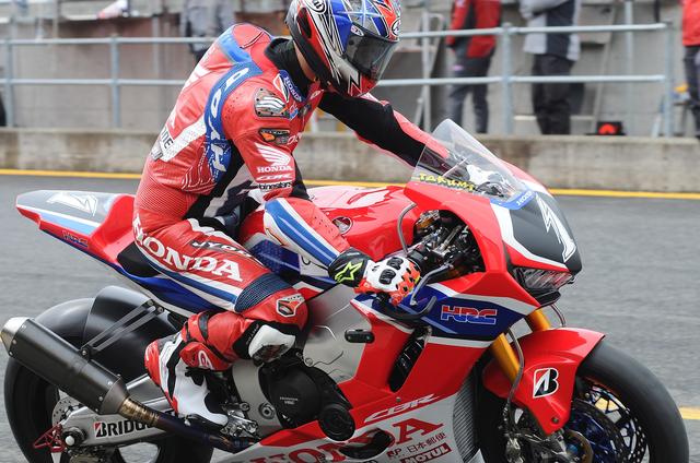 画像: 2018年シーズン、全日本ロードレースにホンダワークスチームが帰ってきます。TeamHRC、ライダーは17年チャンピオン・高橋 巧 マシンはもちろん、CBR1000RRW。車名末尾の「W」も復活ですね
