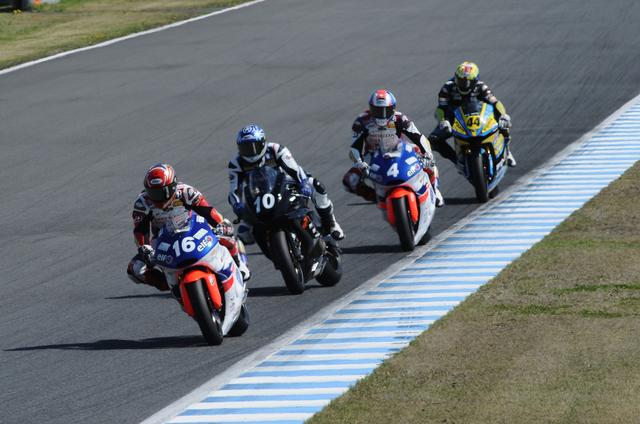 画像: レースは終始、この4台がリード 一時#10クボがトップに立ちました