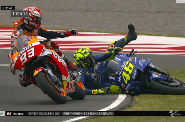 画像: motogp.com画面より ロッシ、怪我なくてよかった