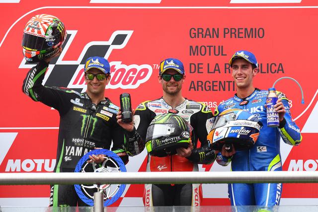 画像: 今季初めて優勝したホンダライダーとなったクラッチロー リンス(右)はMotoGP初表彰台