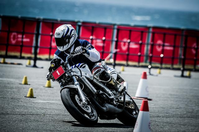 画像: Sクラス2位・冨永選手&NSR250R